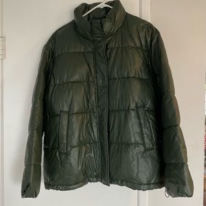 NWOT Women’s Puffer Jacket, size large